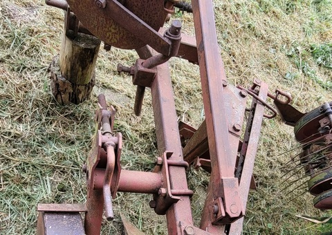 Pług 2-skibowy, używany wraz z ciągnikiem Ursus C-330 - 4/4