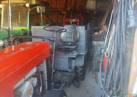 Ciągnik sam 4x4 z płuviem - 8/9