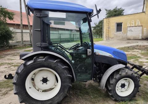 Ciągnik sadowniczy New Holland T3040 - 1/7